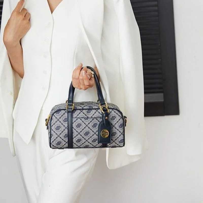 Luxury Brand Leather Wens Crossbody Bag Fiable Popar Classic Elegant Lining Elegant Paris Vintage Daily Bag Y251120