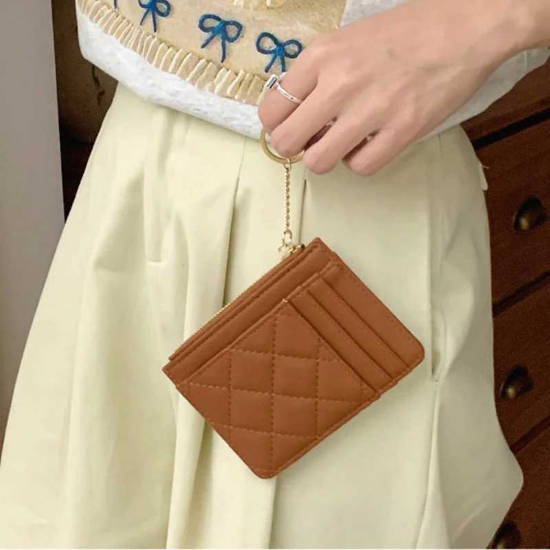 Card Pack Ladys Premium Card Set - A Small Shoulder Bag Suitable for Women The Design Features A Diamond Pattern It Has MultiW251120