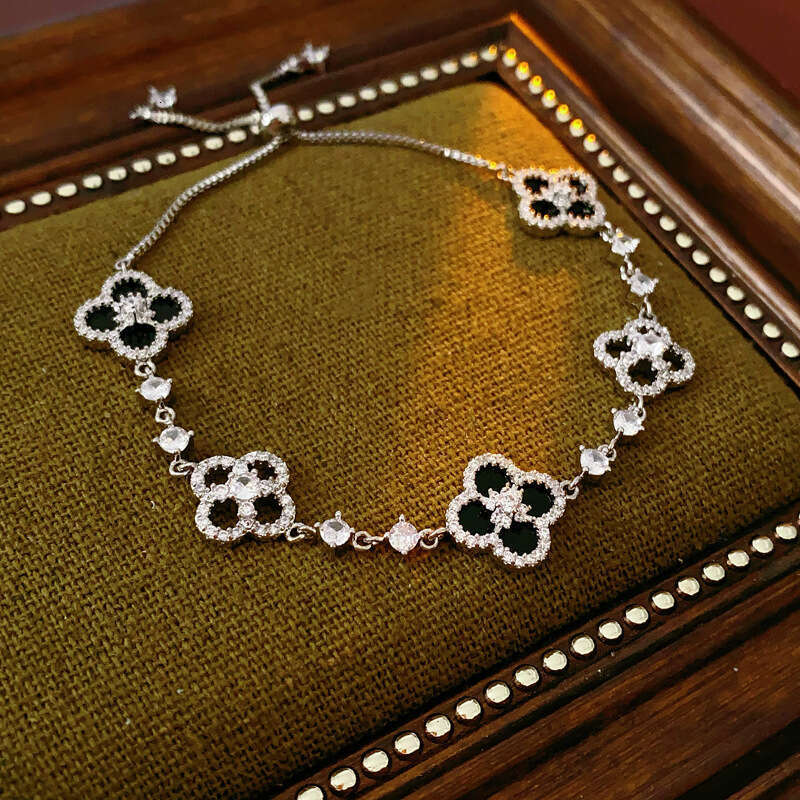 2025 hot Clover Bracelet Designer jewelry Diamond flower hollow out pull-out bracelet light luxury high end feel fashionable commuting versatile 4 Lea