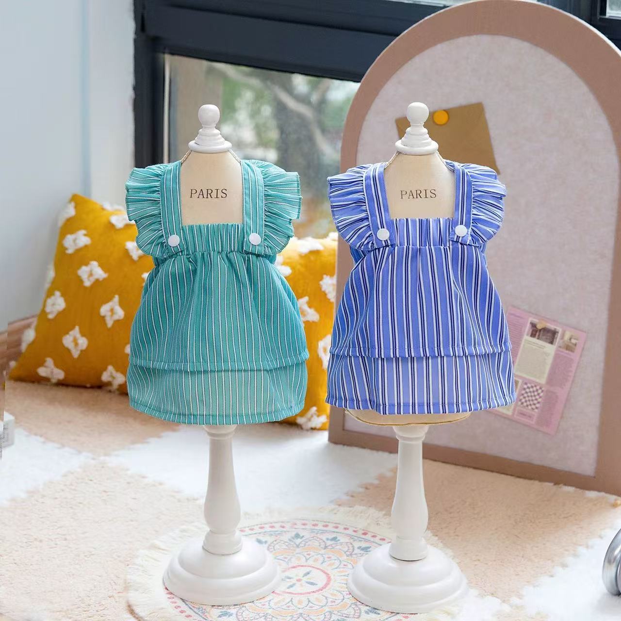 T0010Spring and summer pet skirt sun protection and insect repellent cute dog clothes can pull Pomeranian small and medium-sized dog pet clothes