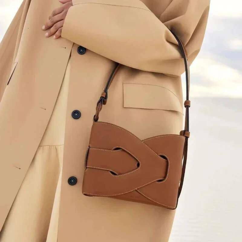 2025 New Niche Appearance Grade High End Light Underarm Leather Handbag Simple Weaving Women's Bag