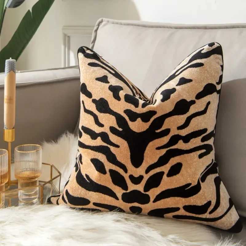 Pillow Case Luxury Tiger Pattern Cushion Cover Design High-end Leopard Flocked Velvet Cover Decorative case for Livingroom C251120