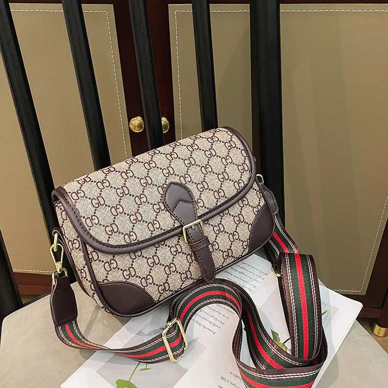 Luxury Vintage Leather Crossbody Bag For Wen With Trendy Letter And High-End Fiable Style Y251120