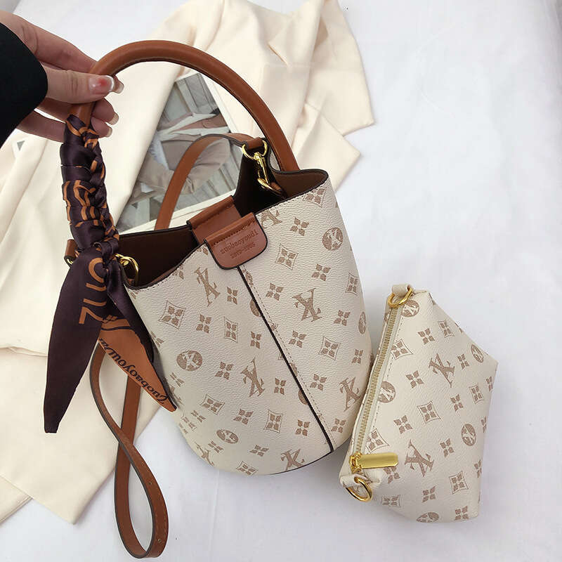 2025 New Fashion Women's Printed Mother and Child Water Bucket Bag Versatile One Shoulder Crossbody Handbag
