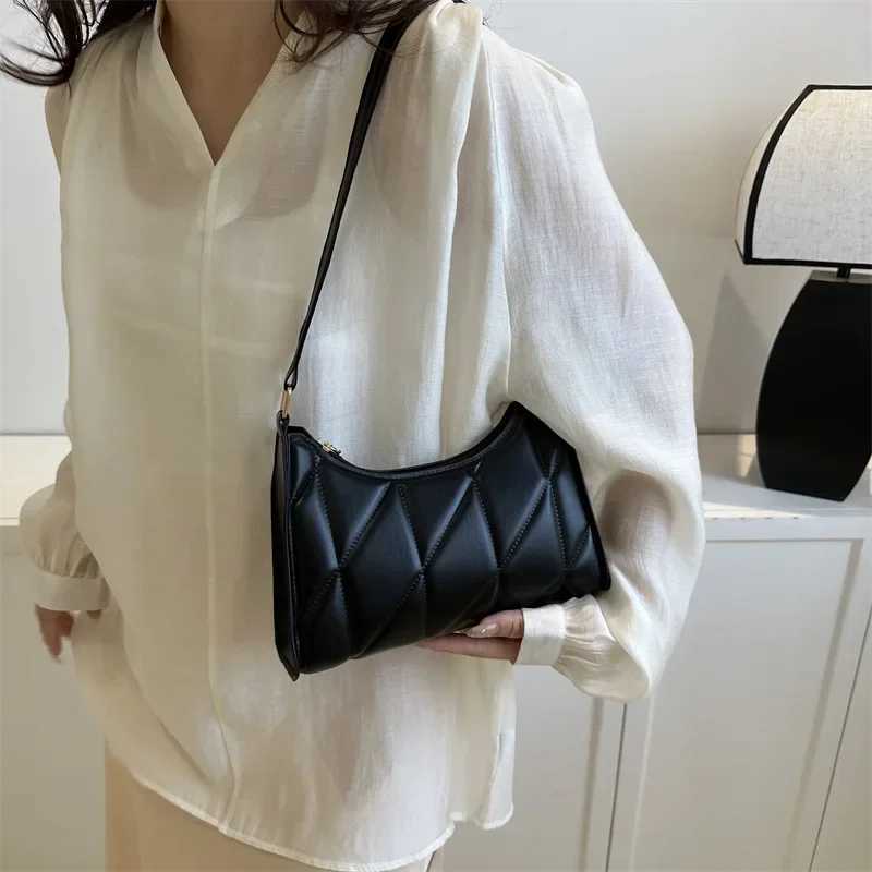 Trendy Women Shoulder Bag PU Leather Underarm Bag Solid Color Handbags Leisure Commuting Small Handle Bags Fashion Zipper ClutchXJ250610