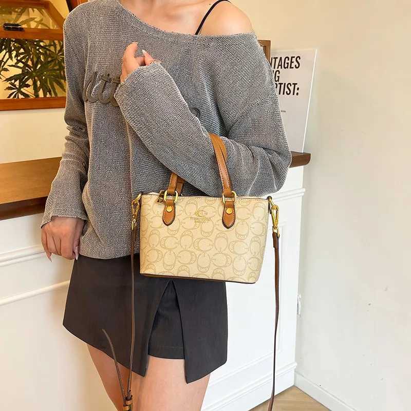 Famous Brand Classic Wens Messenger Bag Luxury Leather Crossbody Shoder Handbag Elegant Zipper Shoder Bag Y251120