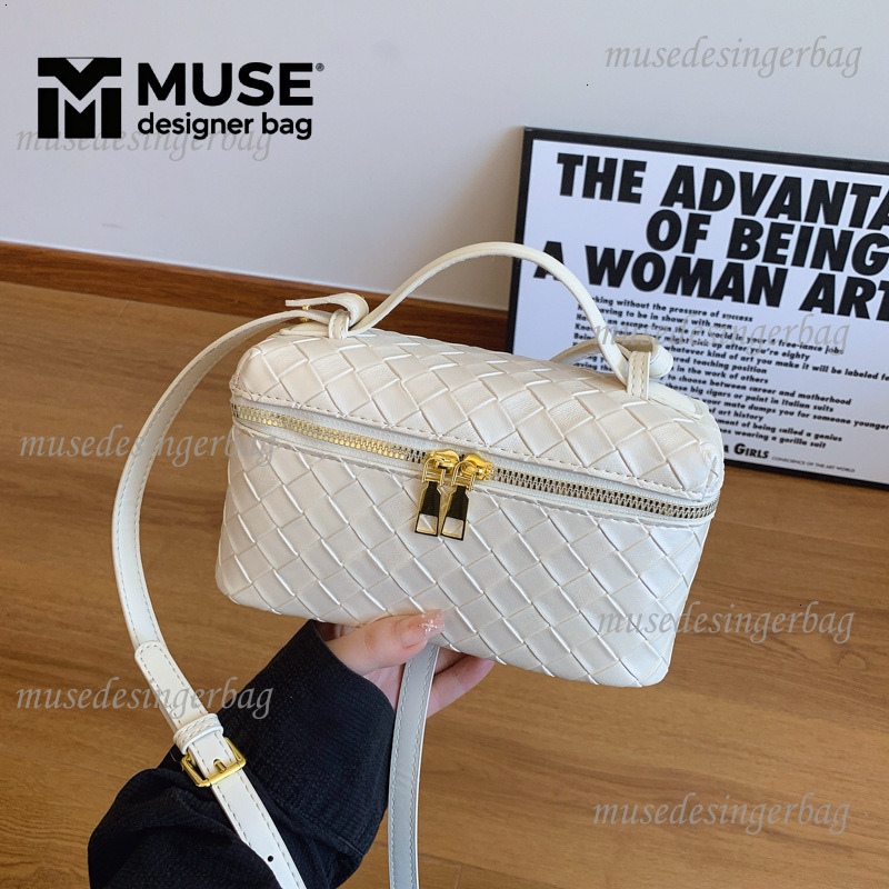 Luxury Brand Designer Bag 2025 Free Shipping High-End Stylish Small Hand Bag for Women New Cosmetic Bag Designer Woven Handmade Purse Single Shoulder 