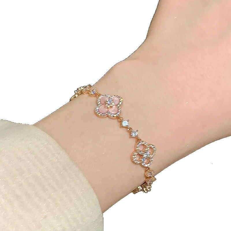 Clover Bracelet Designer jewelry 4 Leaf Diamond flower hollow out pull-out bracelet with a light luxury and high-end feel fashionable commuting versat