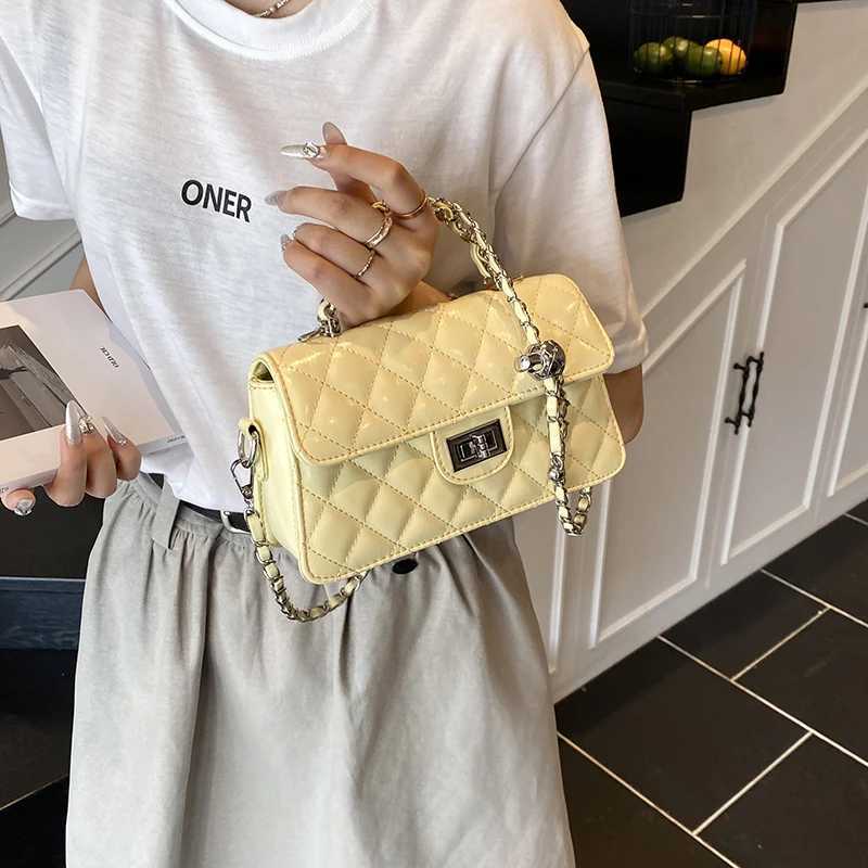 High-end ins trendy hand-carrying small square bag 2025 new fiable small fragrance diamd shoder bag simple wens bag Y251120