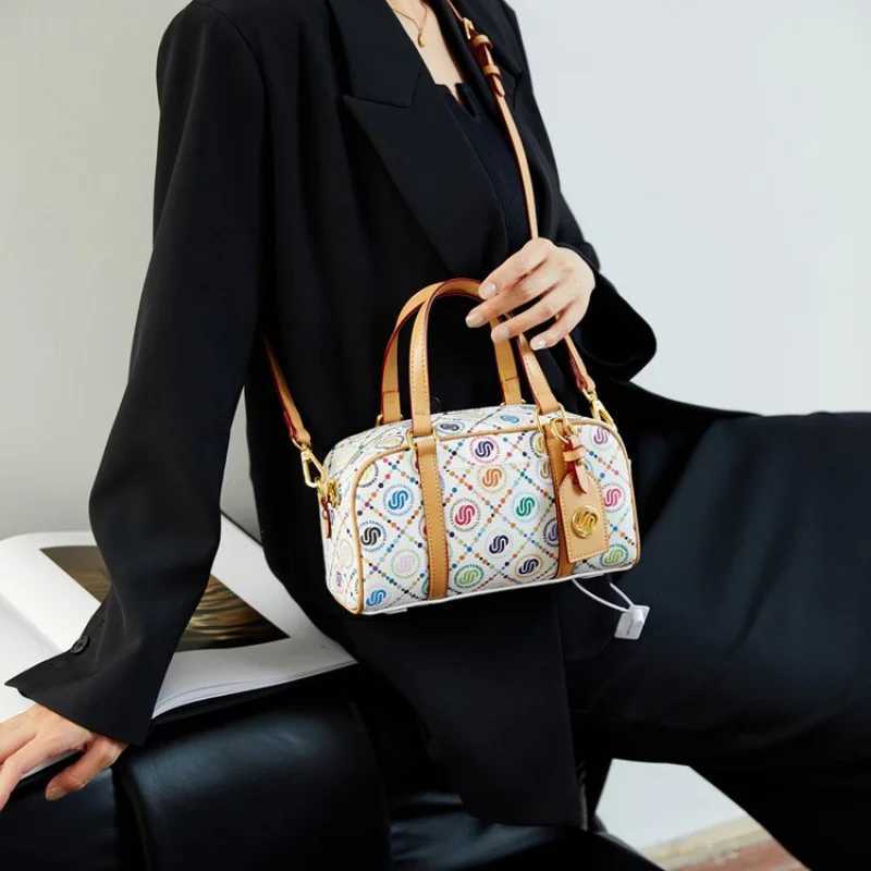 Luxury Brand Leather Wens Crossbody Bag Fiable Popar Classic Elegant Lining Elegant Paris Vintage Daily Bag Y251120