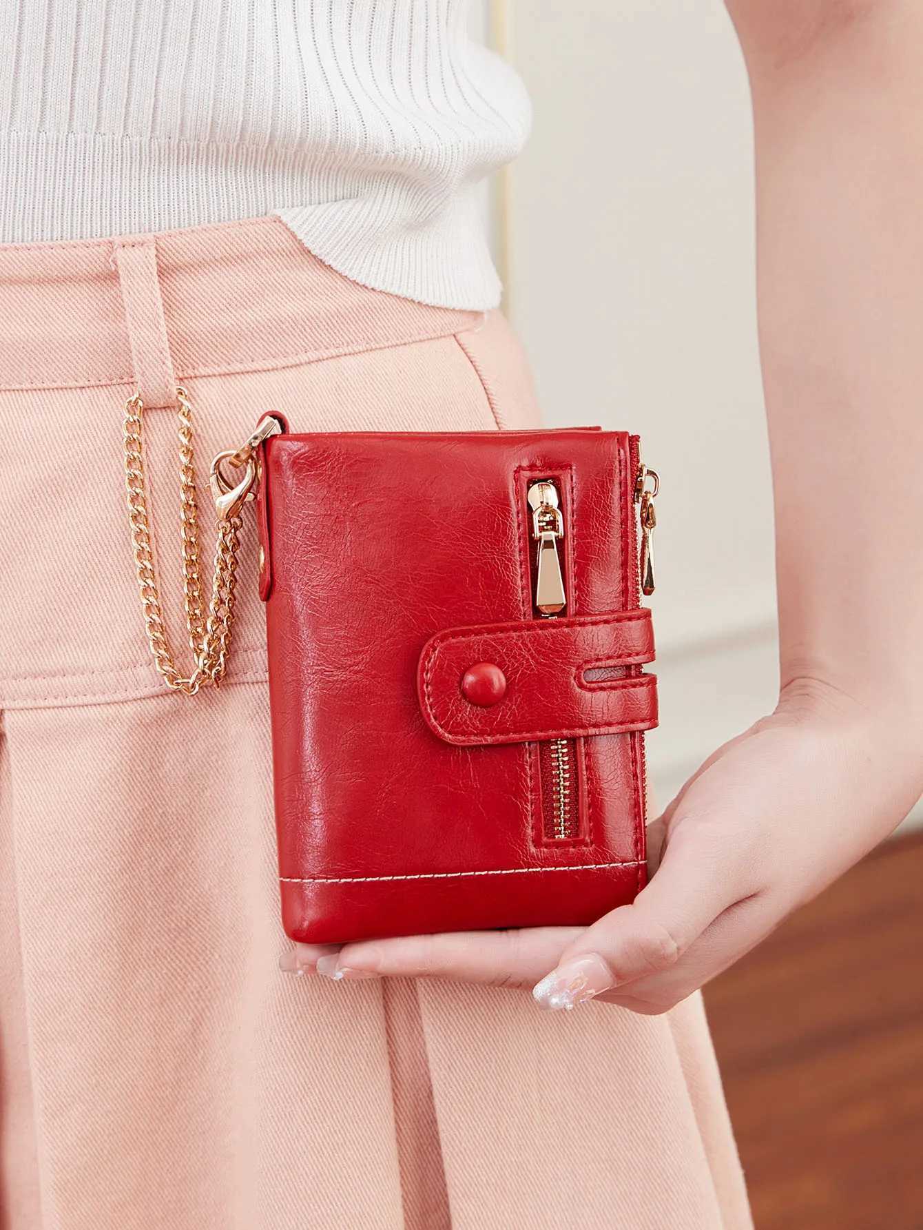 New Womens Wallet High Quality PU Leather Short Card Seat with Chain Large Capacity Three Layer Zero Wallet Retro WomensWalletW251120