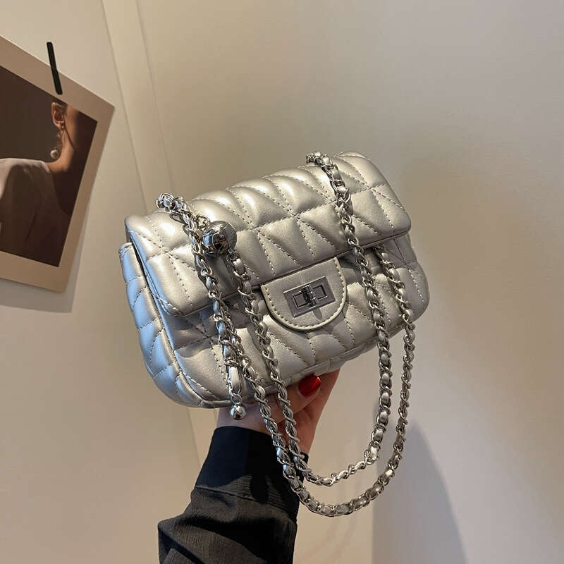 2025 new versatile crossbody women, trendy and fashionable diamond grid chain bag, niche single shoulder small square bag for women
