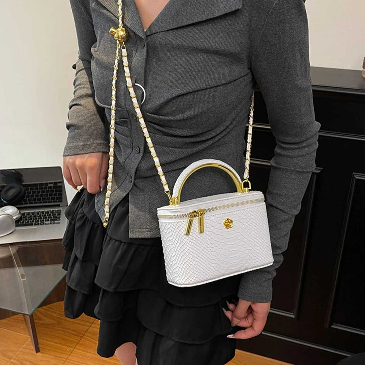 Fi Snake Print Shoder Bag Glossy Finish Metal Flower Decor Large Capacity Zipper Adjustable Strap Mtifuncti Daily Y251120