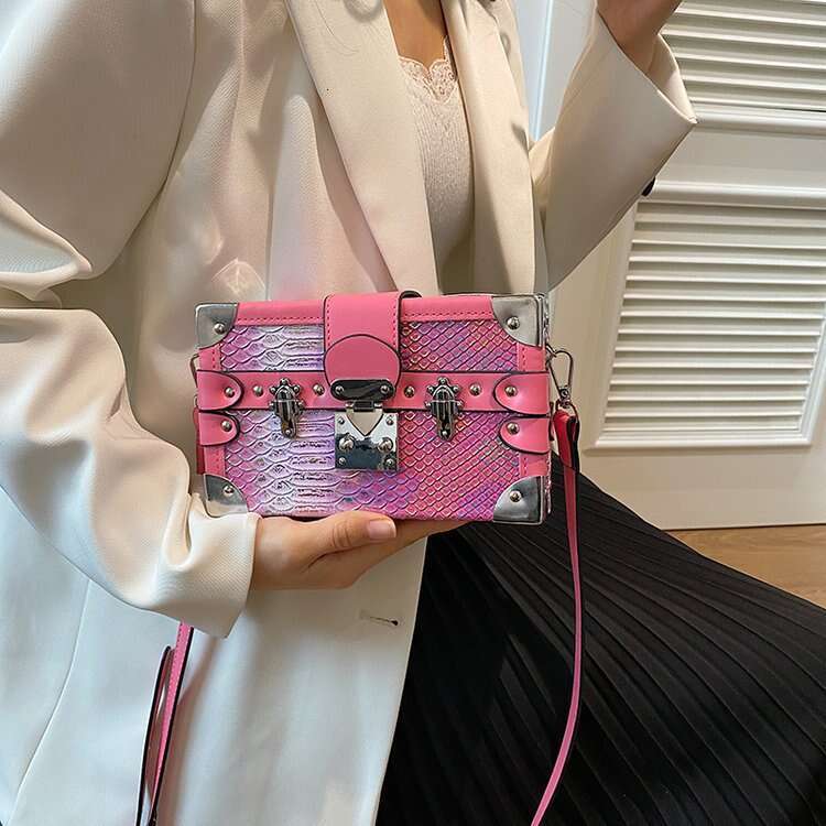 2025 new women's fashion rivet shoulder Ins niche design versatile crossbody box bag