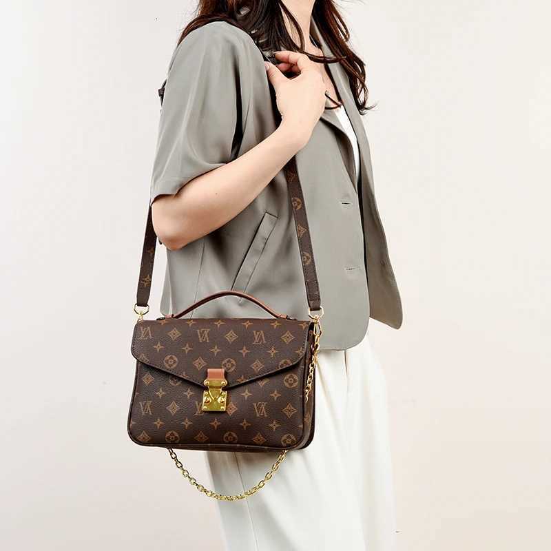 New Fi Crossbody Bag Outdoor Leisure Portable Handbag Luxury Vintage Design Chain Strap Shoder Bag Y251120