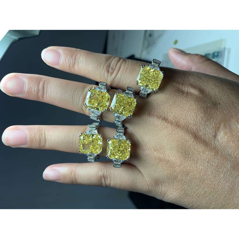 DHCollections Stylish Metal Finger Ring for Her Size 5-9 Jewellery Gift
