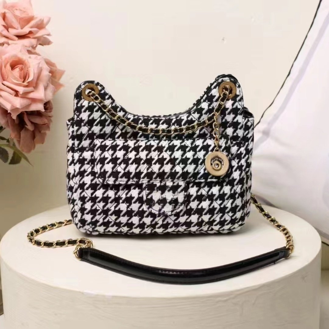 Designers tote bags black shoulder bag peekaboo mini high quality womens patent leather large capacity purse fashion handbag hobos saddle phone makeup classic flap