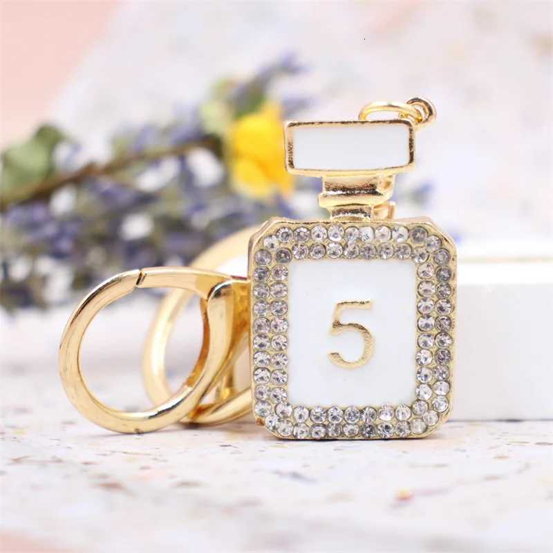 Creative Perfume Bottle Keychain Women Bag Charm Crystal Rhinestone Key Chain Ring Fashion Key Holder Car Keyrings TrinketW251120