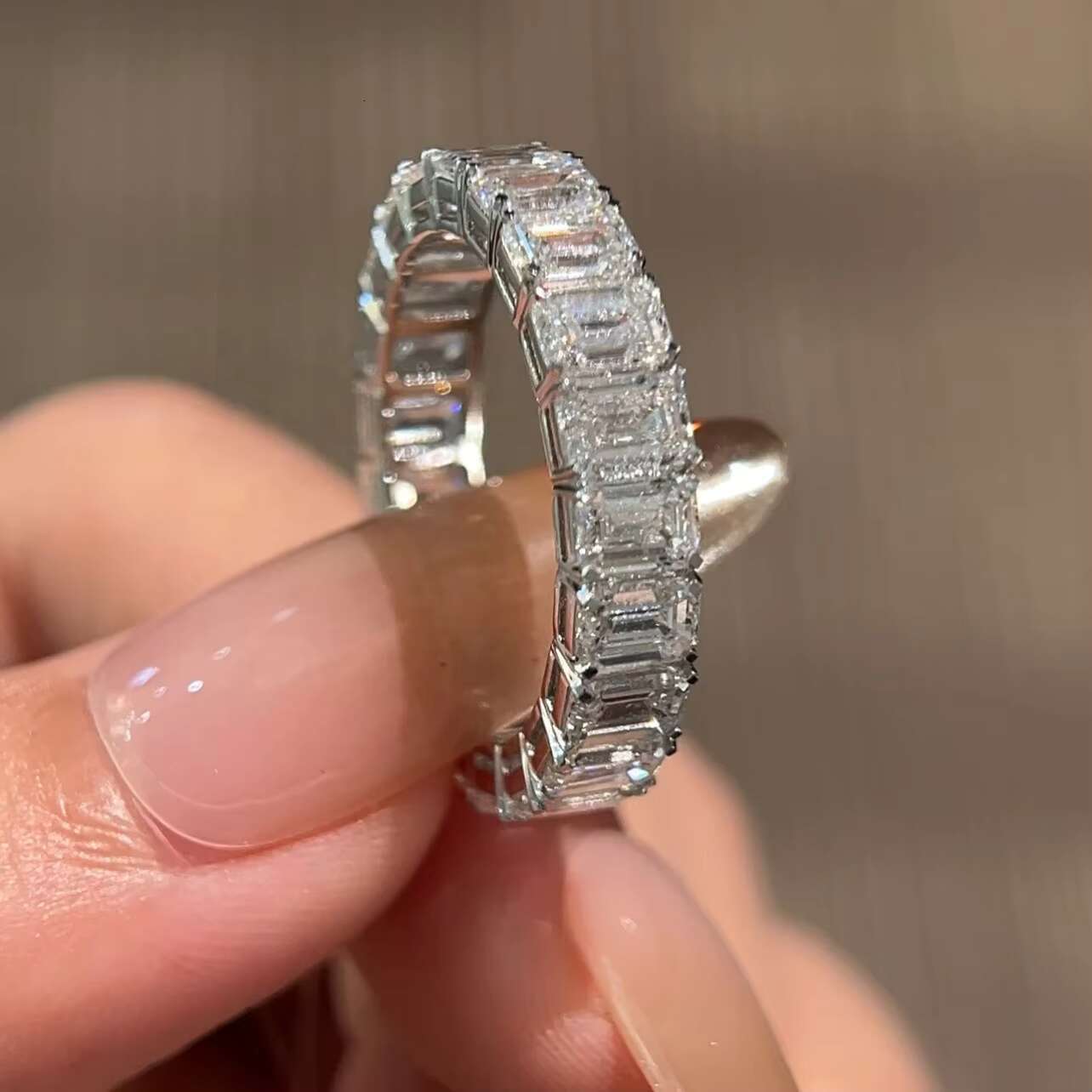 Factory Direct Sell 18K White Gold VS DEF Color 2.2CT Emerald Cut Lab Diamond Ring Band