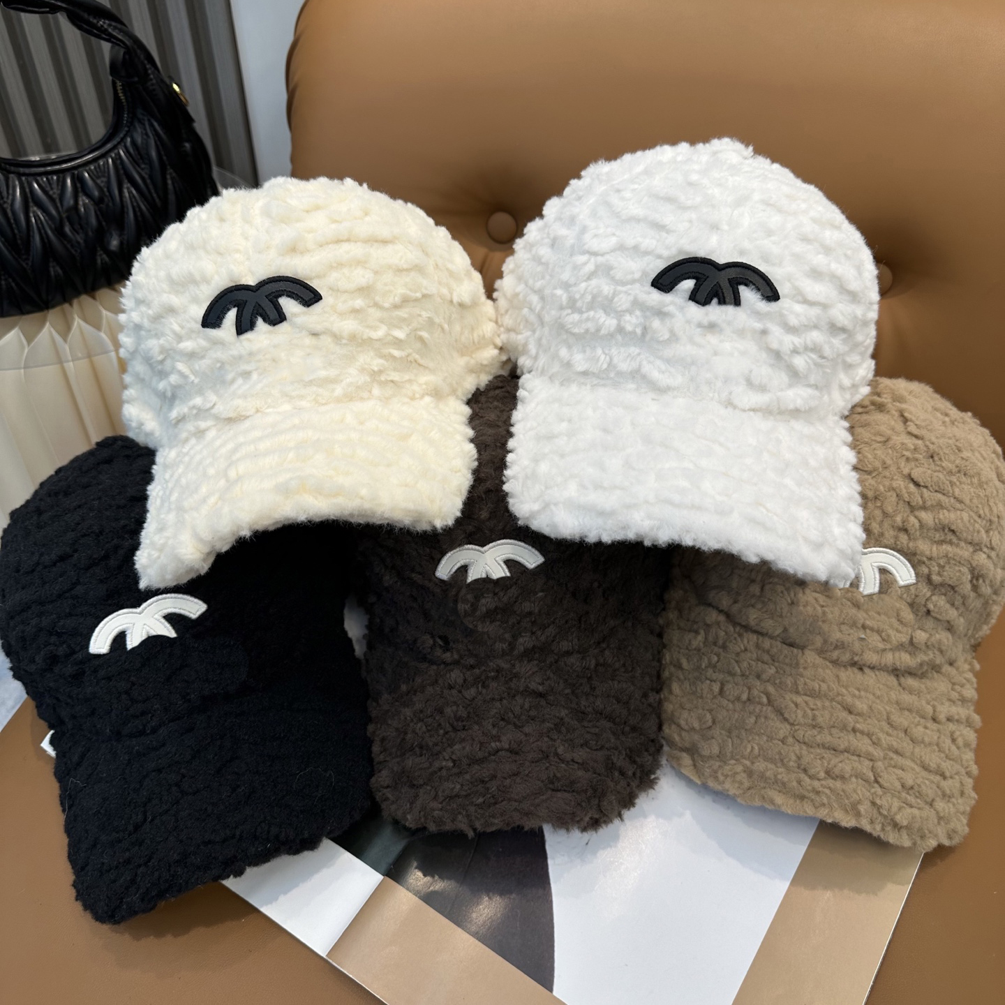 Designer Baseball Hat Autumn/Winter New Lamb Wool Baseball Cap Versatile Couple Simple Cap Outdoor Fashion Outfit Personalized