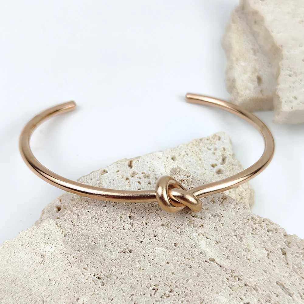 Simple knot bracelet womens open cuff bracelet stainless steel adjustable knot bracelet fashionable jewelry Valentines Day giftT250420