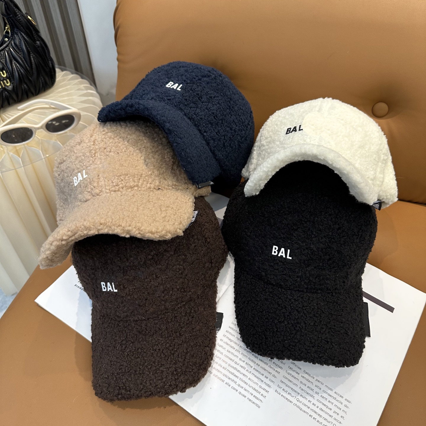 Designer Baseball Hat Winter New Lamb Wool Baseball Cap Versatile Couple Simple Cap Outdoor Fashion Outfit Velvet hat keeps warm