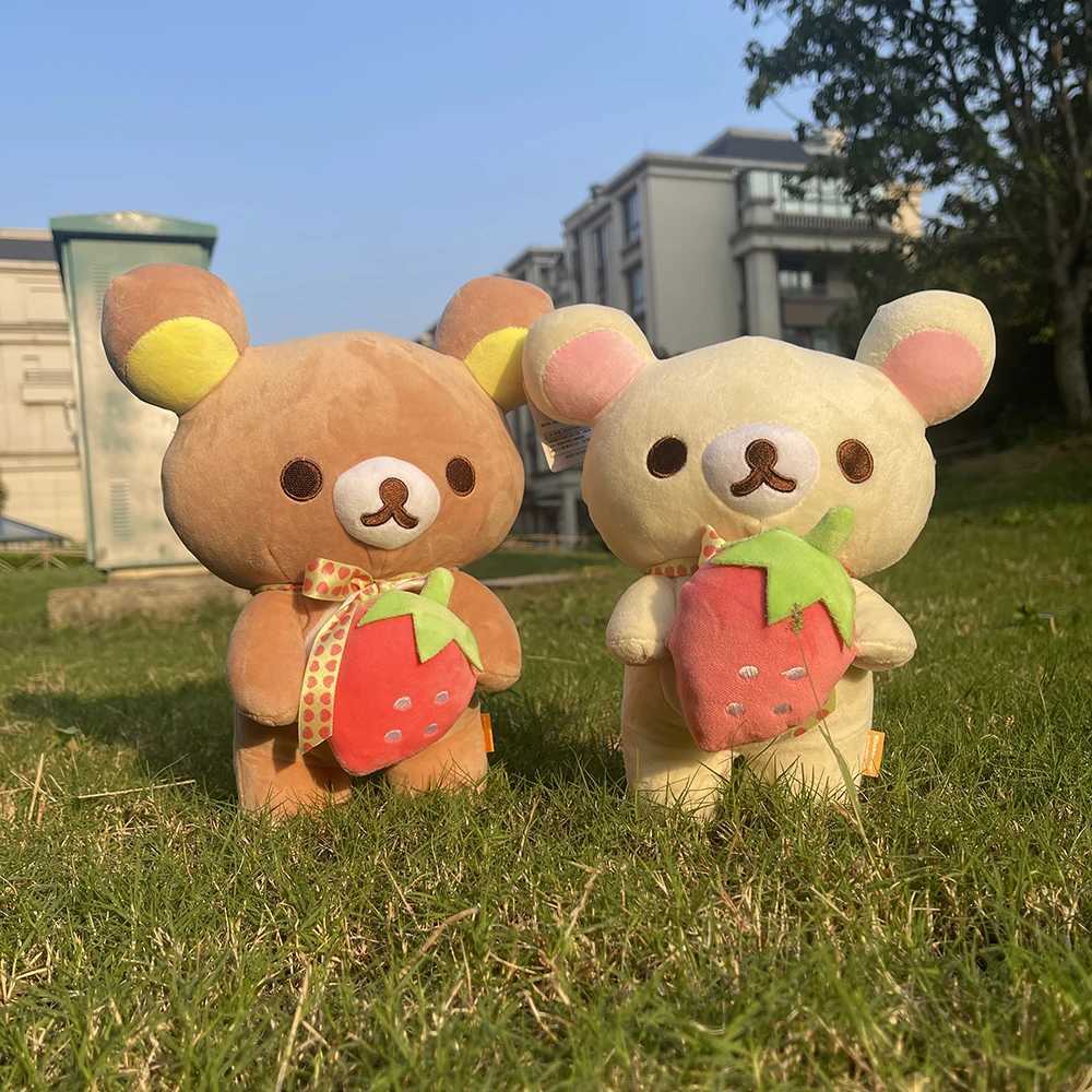 New Strawberry Rilakkuma Plush Doll Kawaii Anime Brown Bear Pelcuhe Stuffed Cute Couple Toy Girl Like Gifts G251120