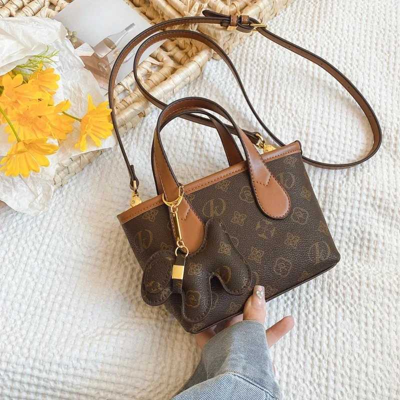 Versatile Ladies Leather Messenger Bag Adjustable Crossbody Shoder Handbag For Daily Essentials Y251120