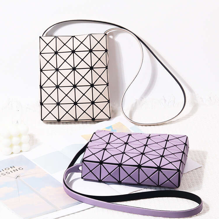 Designer Bag 2025 Japanese Small Square Box Geometric Diamond Grid New Single Shoulder Crossbody Mobile Handbag Fashionable Mini Bag