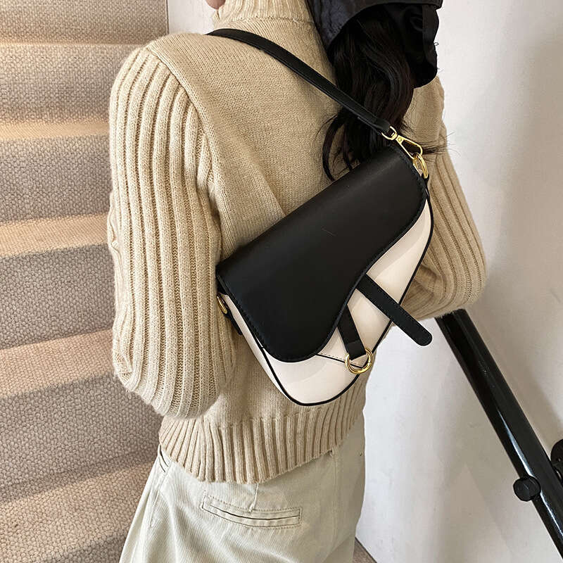 New saddle crossbody, single shoulder, armpit bag, fashionable texture, office city, simple women's bag