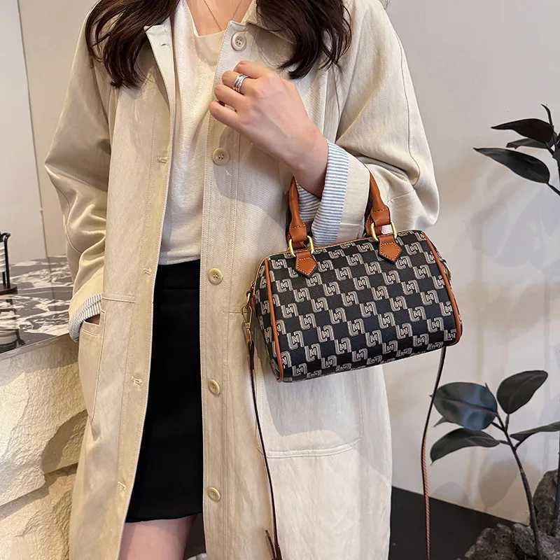 New Wens Bag - Simple Mogram Design High-End Texture Shoder Crossbody Bag Y251120