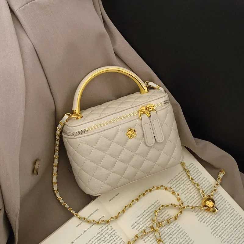 Handheld Fi Bucket Wens New 2025 Small Square Chain Shoder Bag Versatile Crossbody Bag Diamd Grid Design Y251120