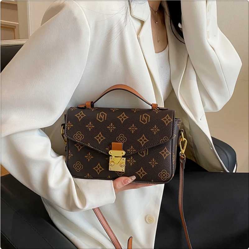 Fi Classic Wens Bag High Quality Small Square Bag Trend Brand Crossbody Bag Designer Luxury Handbag Shoder Bag Y251120