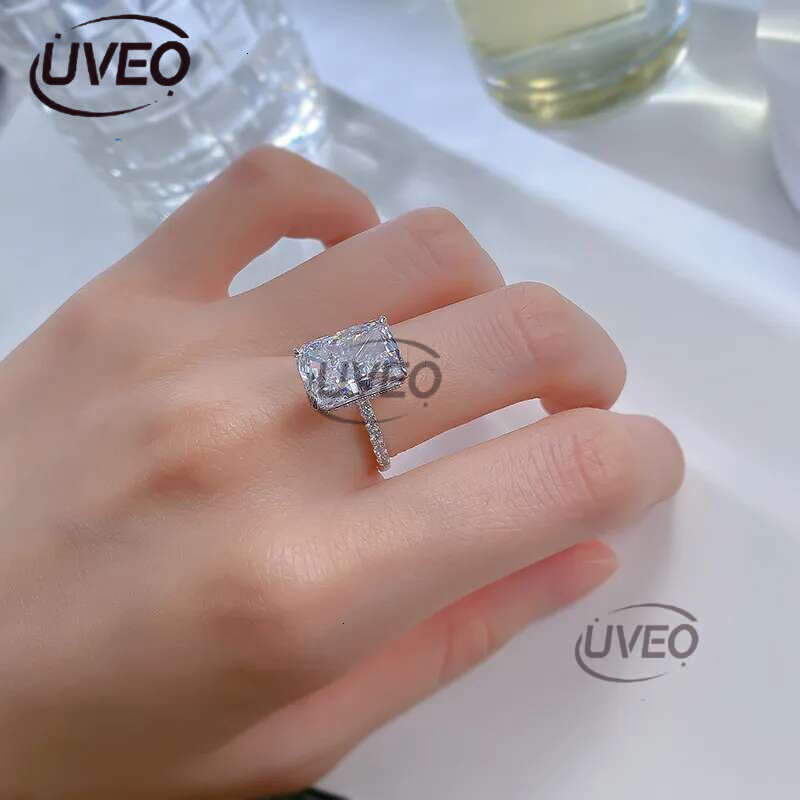 2024 Choucong Wedding Rings Elegant Jewelry Sparkg Pure 100% Sterg Sier Natural Moissanite Dia Gemstones Party Women Engagement Ring Gift