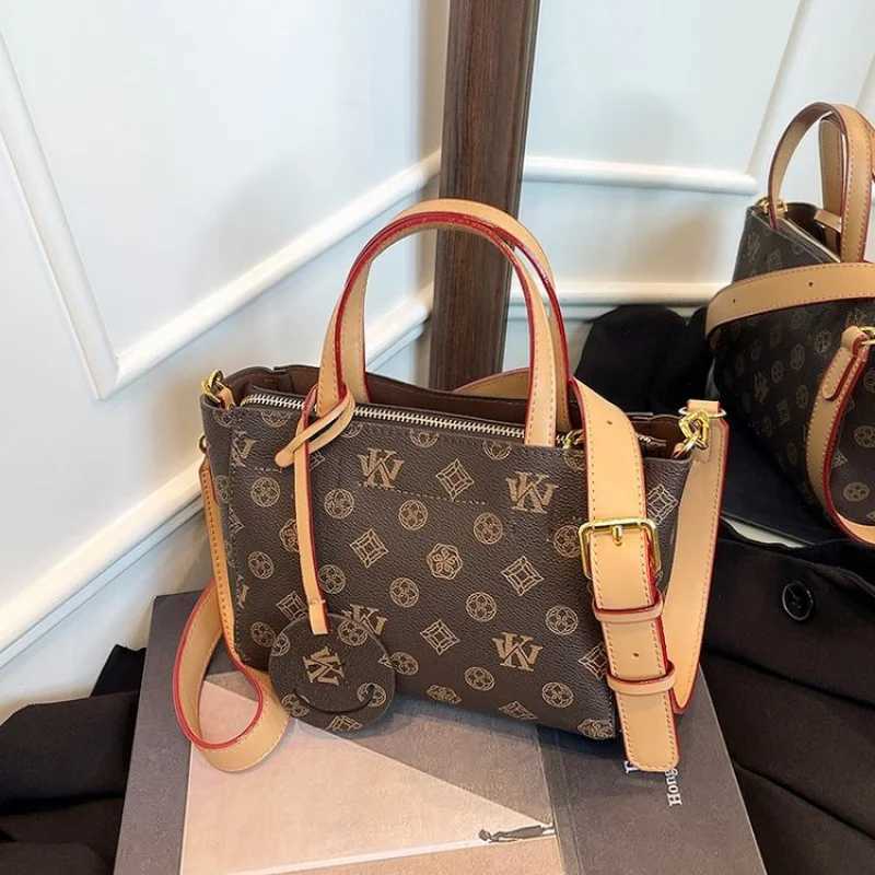 Luxury Ladies Messenger Bag - Premium Leather Crossbody Shoder Handbag With Vintage Brass Accents Y251120