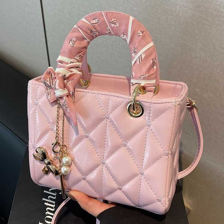 Trendy Wine Red Dia Lattice Crossbody Bags Women Fashion PU Leather Tote Hot Square Bag Lady New Delicate Small Handbag Z250303 Classic bags