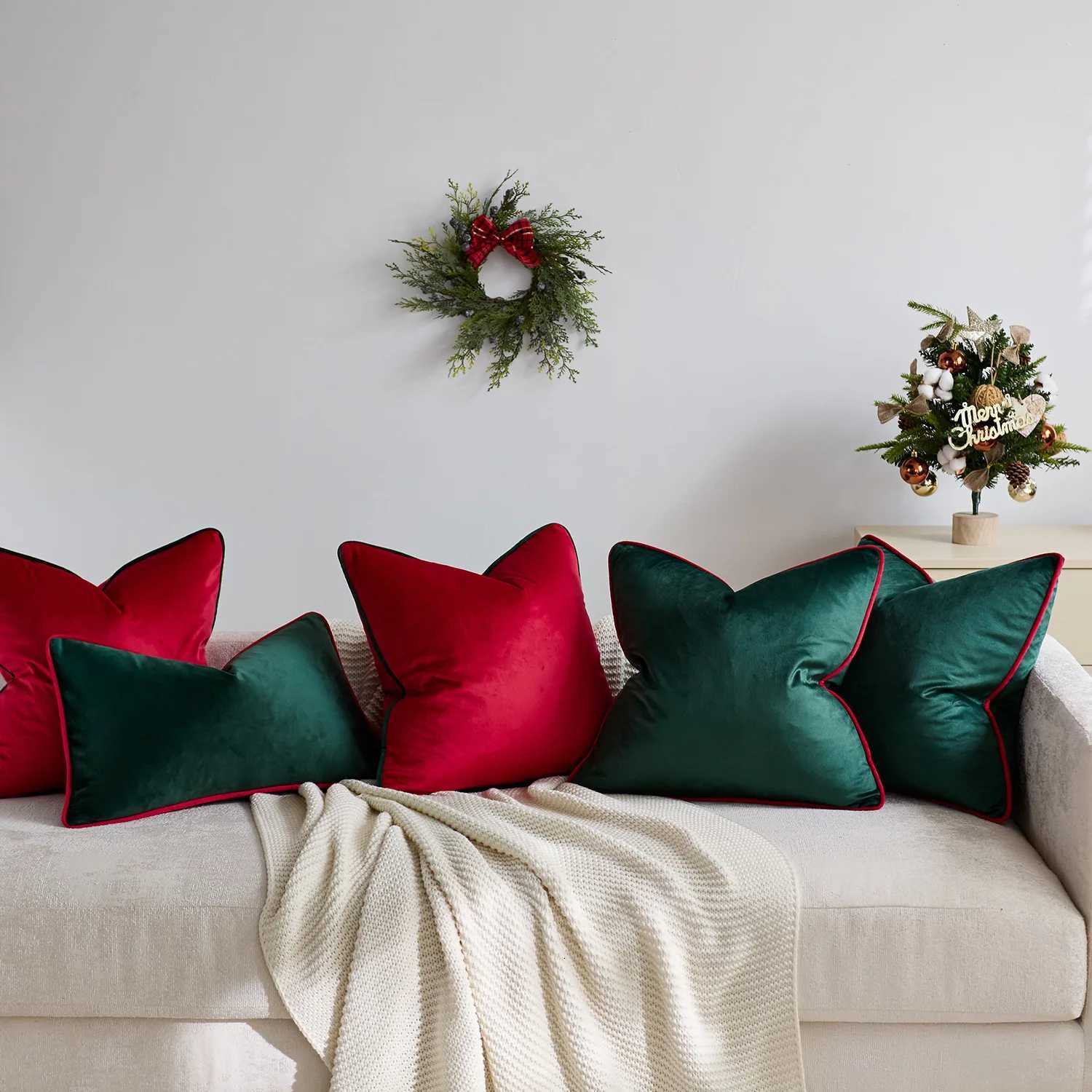 Pillow Case Velvet Christmas Cushion Cover Red Green Contrast Luxury Nordic Modern Sofa Case Soft Festive Home Decor for Living Room C251120