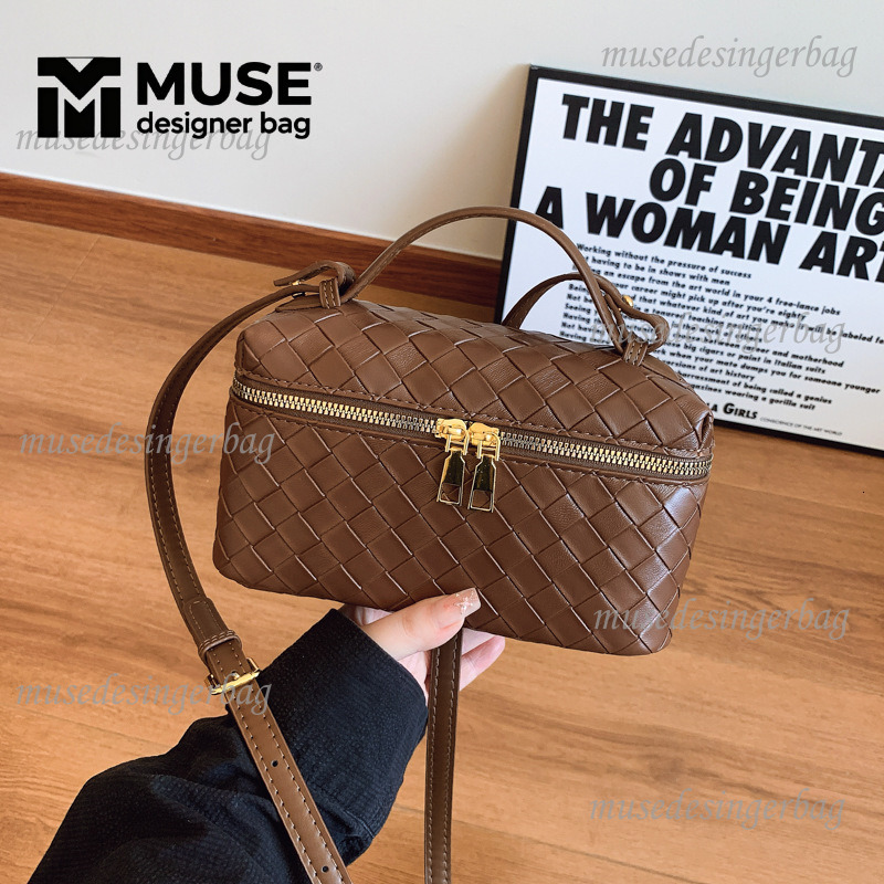 Luxury Brand Designer Bag 2025 Free Shipping High-End Stylish Small Hand Bag for Women New Cosmetic Bag Designer Woven Handmade Purse Single Shoulder 