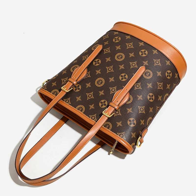 Popar Leather Crossbody Bag for Wen Ladies Luxury Designer Zipper Handbags Stylish Shoder Purse Tote Messenger Bag Y251120