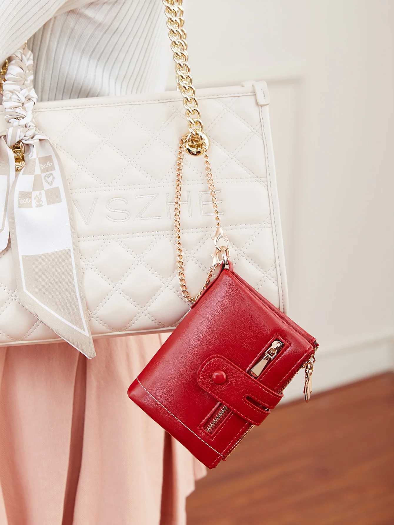 New Womens Wallet High Quality PU Leather Short Card Seat with Chain Large Capacity Three Layer Zero Wallet Retro WomensWalletW251120