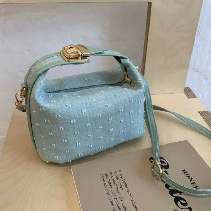 Light Luxury Exquisite Square Bag Fi Lock Design Handbag New Ctrast Color Canva Crossbody Bag Simple Versatile Casual Bag Y251120