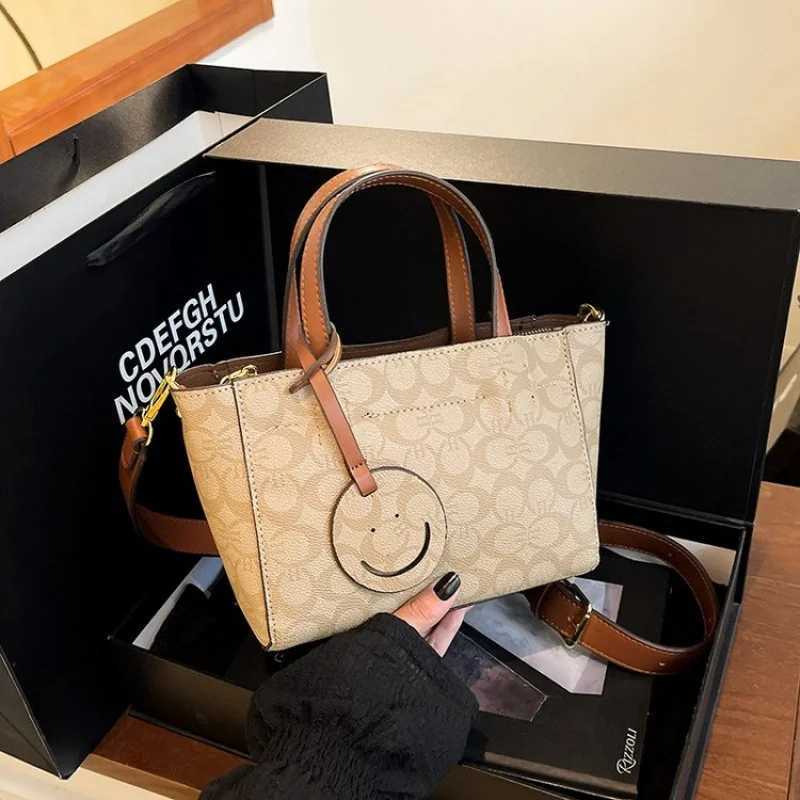 Luxury Ladies Messenger Bag - Premium Leather Crossbody Shoder Handbag With Vintage Brass Accents Y251120