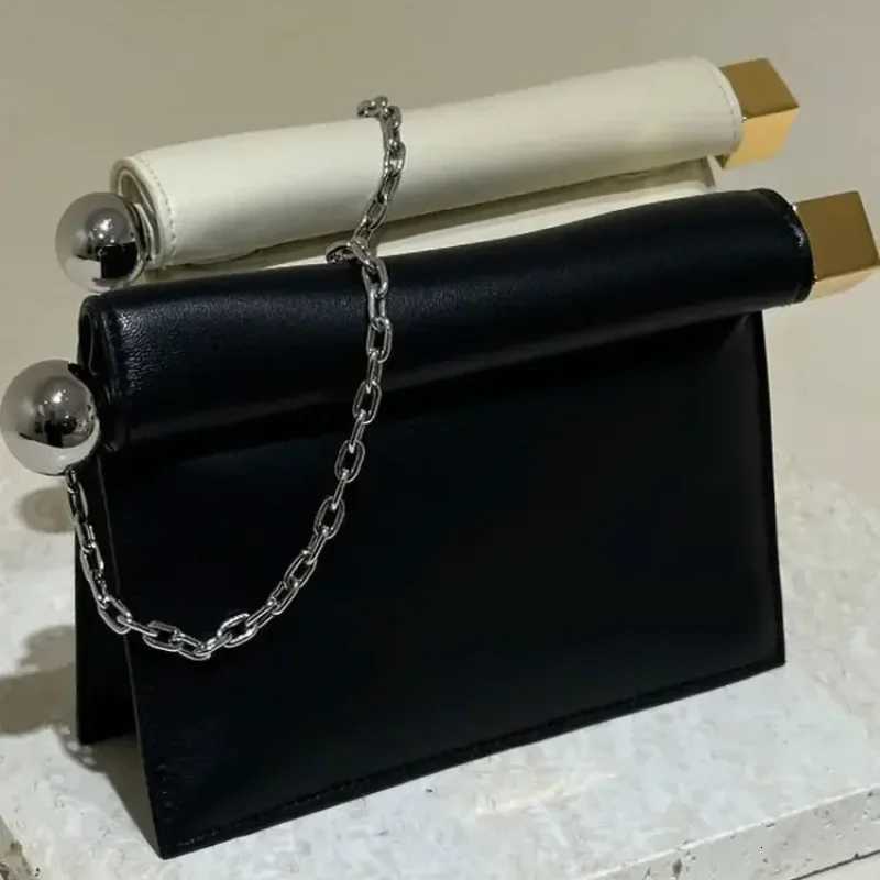 2025 New Style pu Leather Shoder Chain Crossbody Flip Cover Accordi Bags Small Square Bag Wens Handbag Y251120