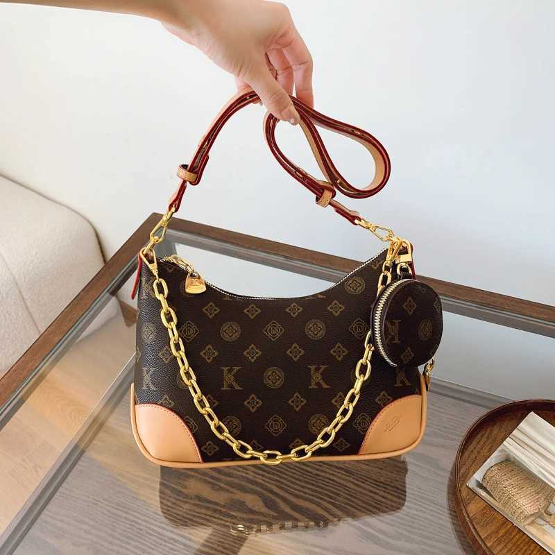 Modern Metallic Leather Cluh Bag Sleek Minimalist Design Detachable Wrist Strap Perfect for Cocktail Parties and Dinners Y251120