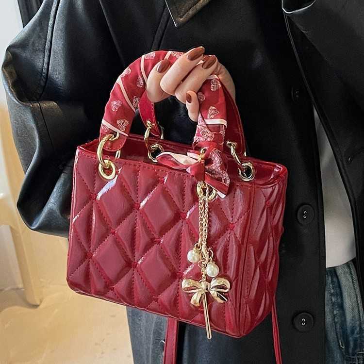 Trendy Wine Red Dia Lattice Crossbody Bags Women Fashion PU Leather Tote Hot Square Bag Lady New Delicate Small Handbag Z250303 Classic bags