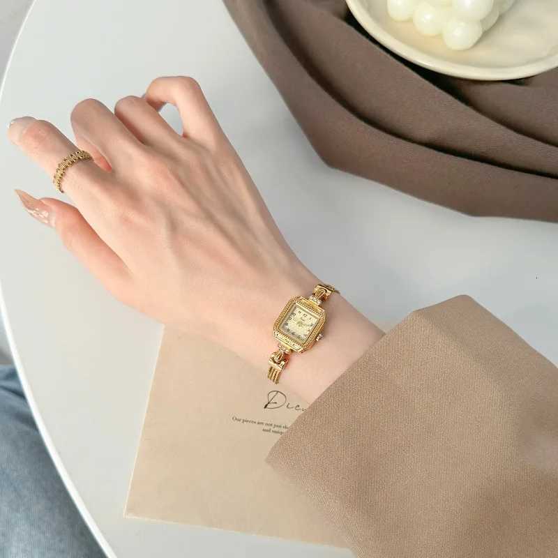 Luxury Exquisite Gold Quartz Watch Women Fashion Square Dial Diamond Ladies Watch Simple Elegant Female Clock Gift Reloj MujerXJ251120