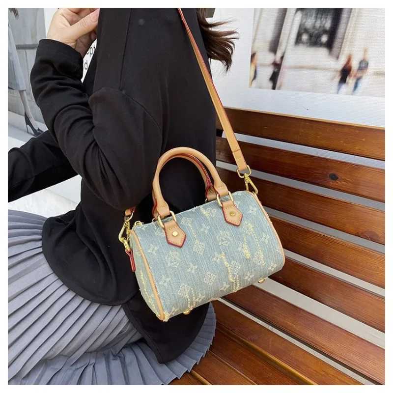 Ladies Maillard Style Cross Body Bag in Celebrity InspiredWens Adjustable Bag for Daily Use Cmuting Travel Stylish Simple Y251120