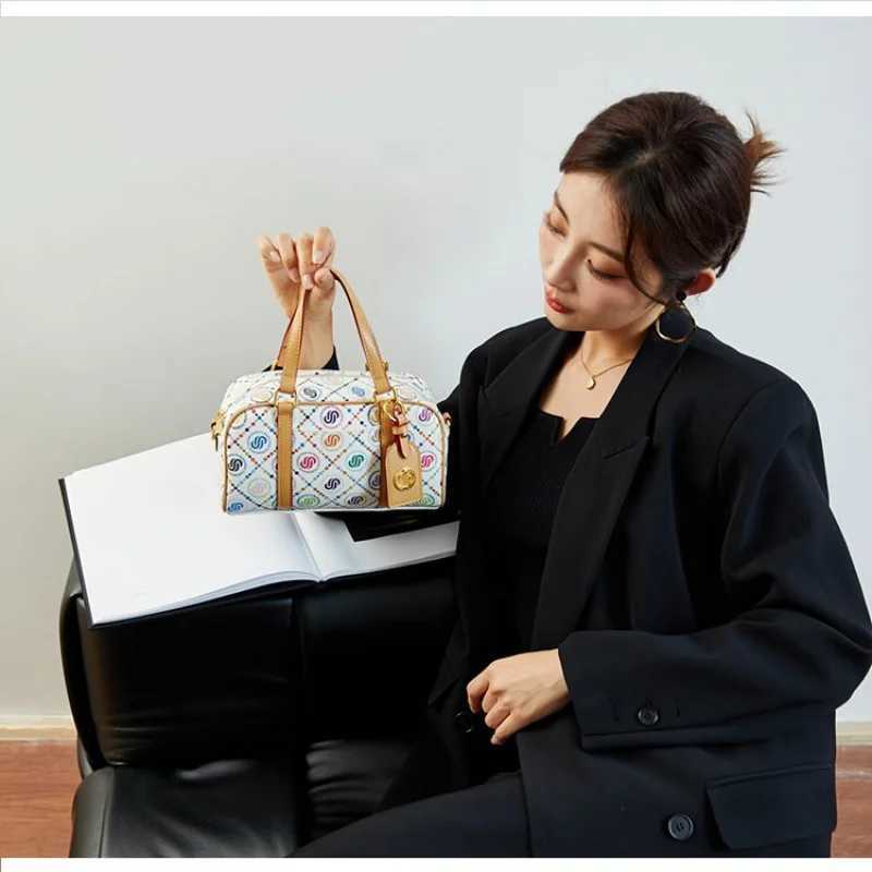 Luxury Brand Leather Wens Crossbody Bag Fiable Popar Classic Elegant Lining Elegant Paris Vintage Daily Bag Y251120