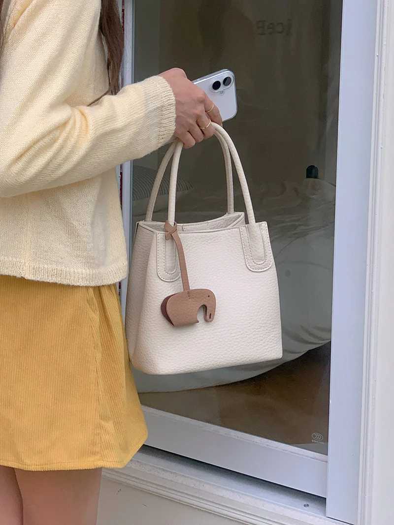 Simple Cmute Wen Shoder Bags Thread Design Ladies Crossbody Bag with Pendant Solid Color Fem Small Bucket Tote Handbag Y251120