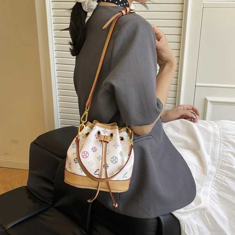 High Quality Leather Shoder Bag For Wen By Famous Designer Luxury Brand With Elegant Look And Secure Zipper Y251120